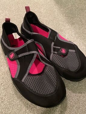 Body Glove Swim Water Shoes Women Sz 9 Black Pink Grey